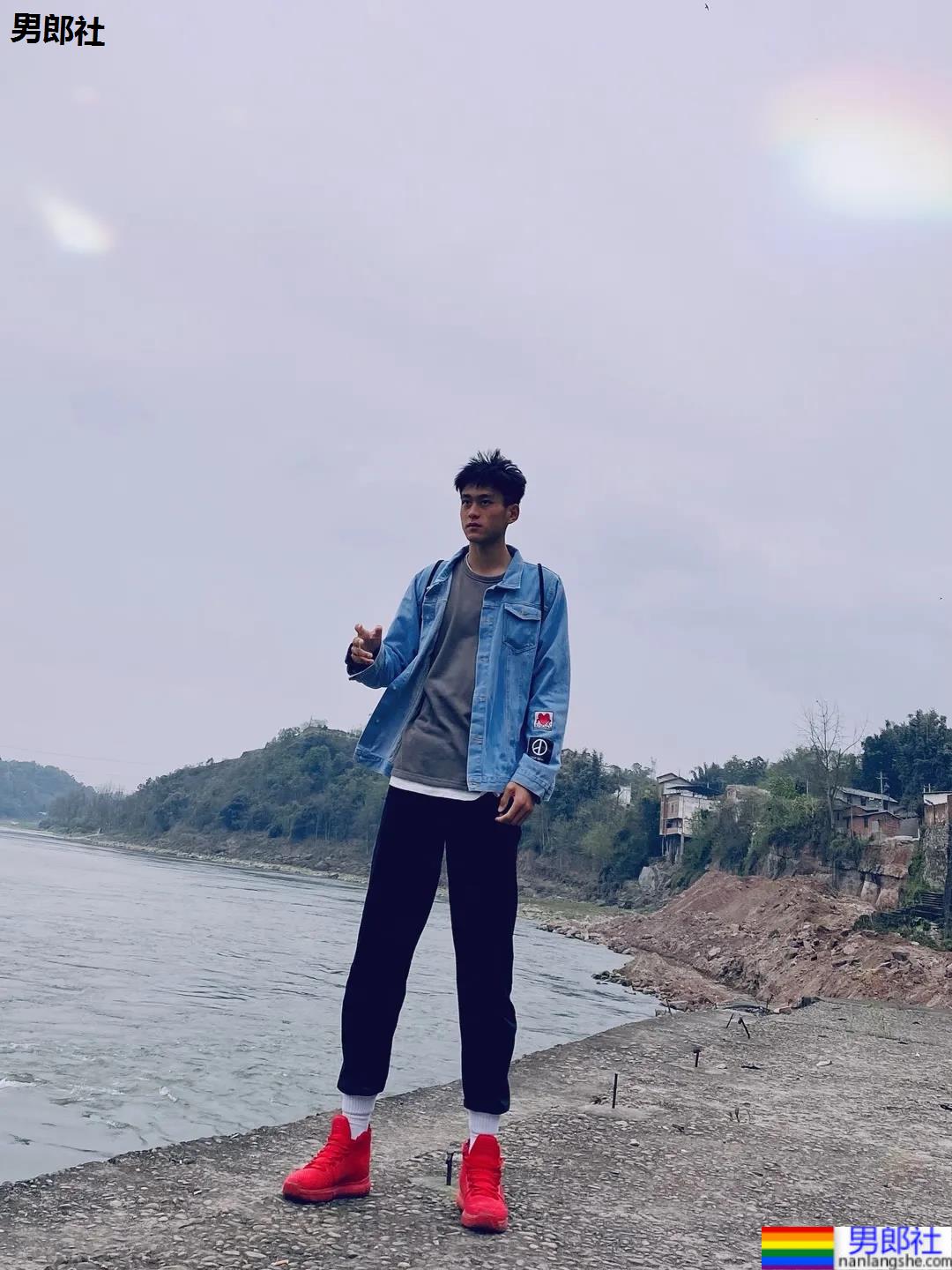 17岁196CM体育生学弟，最好的年纪最好的样子！ - 51虹马