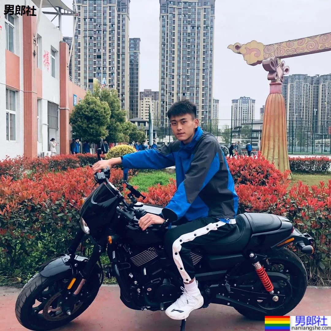 17岁196CM体育生学弟，最好的年纪最好的样子！ - 51虹马