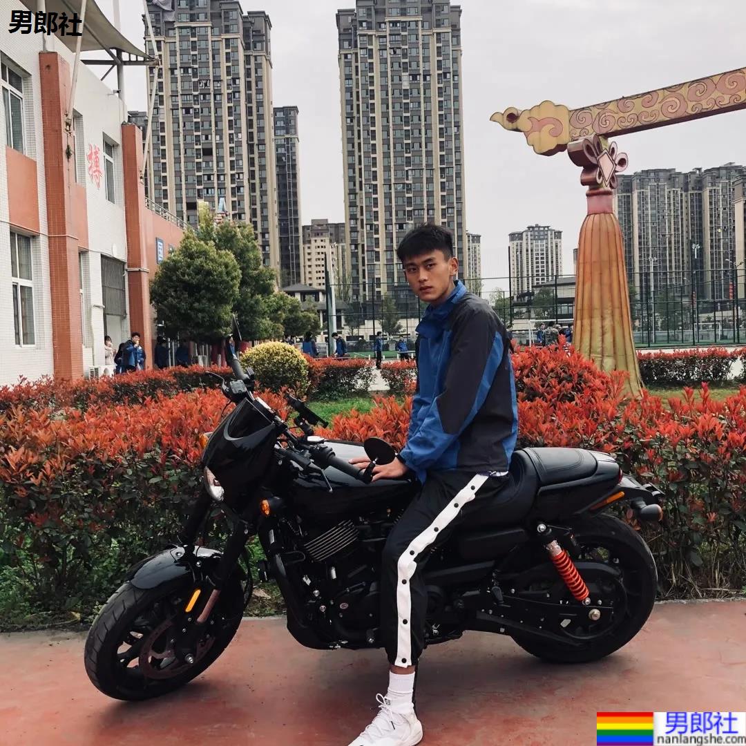 17岁196CM体育生学弟，最好的年纪最好的样子！ - 51虹马