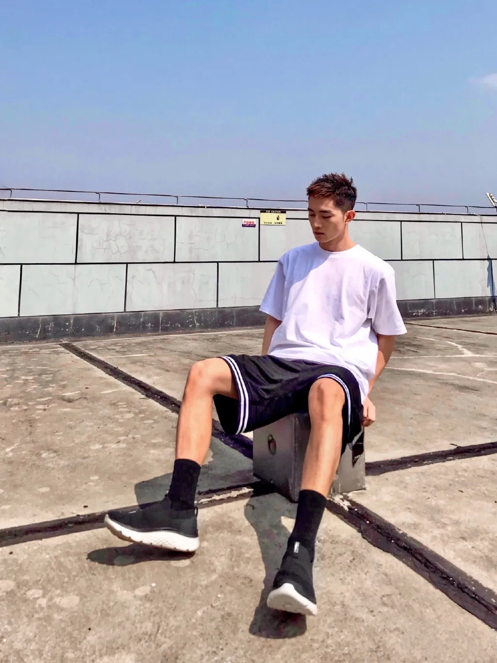 湖北球服小狼狗自拍照火了，男生就该这样穿搭！ - 51虹马