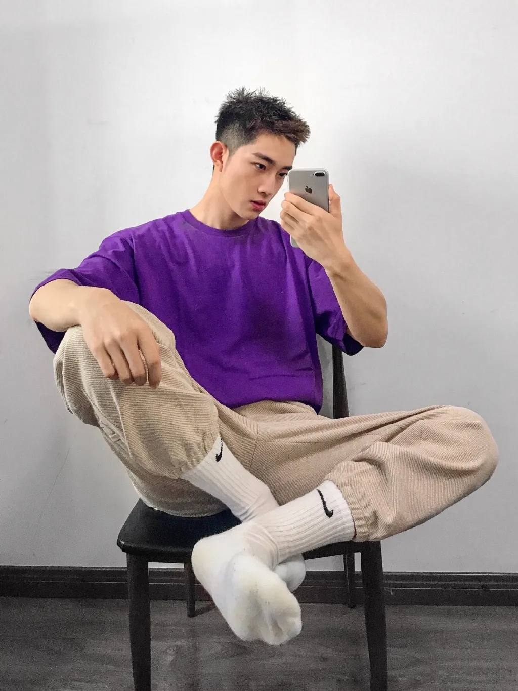 湖北球服小狼狗自拍照火了，男生就该这样穿搭！ - 51虹马