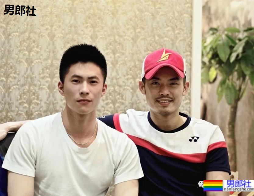 与林丹合照的海军帅小伙被扒到了，退役后小胸肌越练越大了 - 51虹马