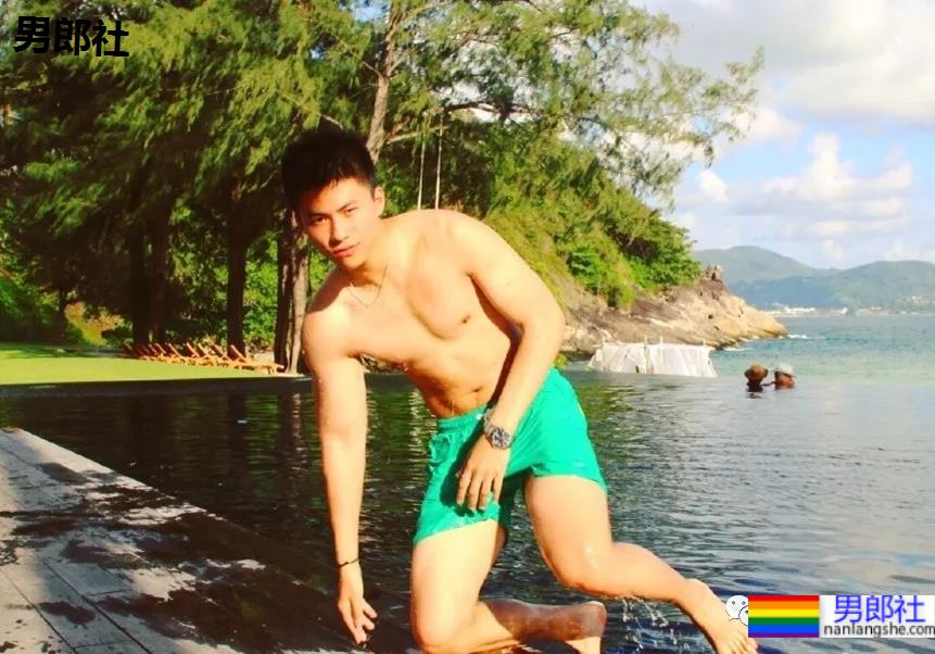 与林丹合照的海军帅小伙被扒到了，退役后小胸肌越练越大了 - 51虹马