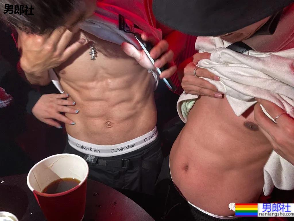 与林丹合照的海军帅小伙被扒到了，退役后小胸肌越练越大了 - 51虹马