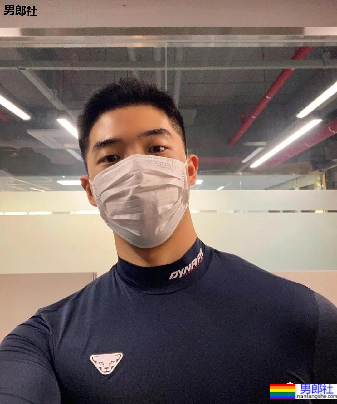 186CM男模摘掉口罩被嘲太丑,现在的颜值标准真的好高啊? - 51虹马 186CM男模摘掉口罩被嘲太丑,现在的颜值标准真的好高啊? - 51虹马