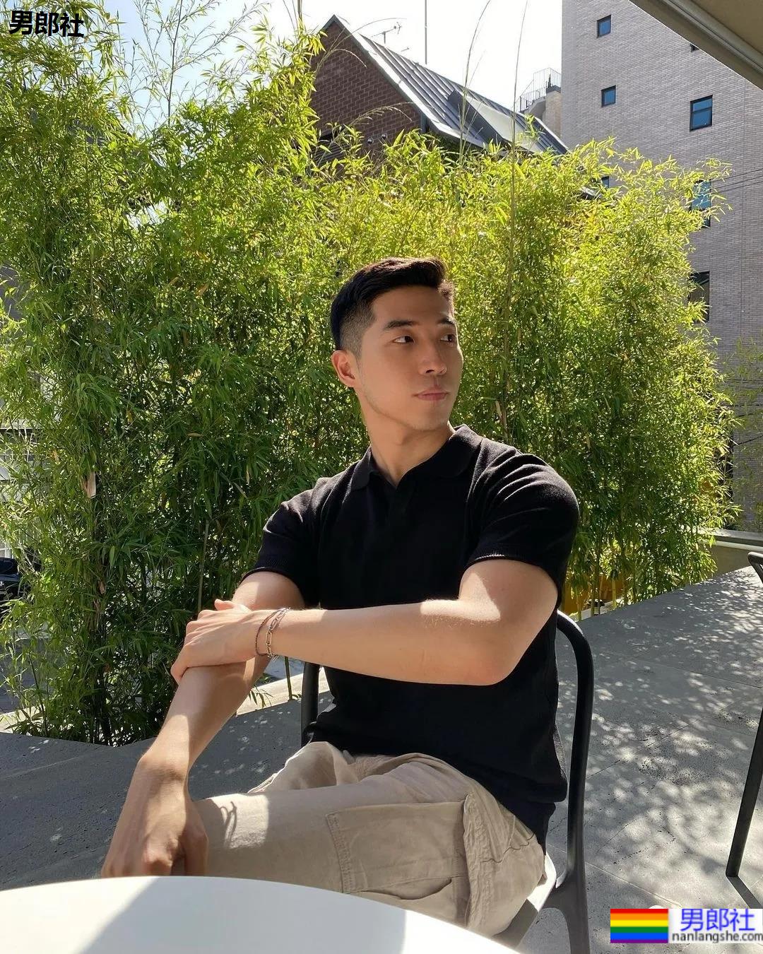 186CM男模摘掉口罩被嘲太丑,现在的颜值标准真的好高啊? - 51虹马 186CM男模摘掉口罩被嘲太丑,现在的颜值标准真的好高啊? - 51虹马