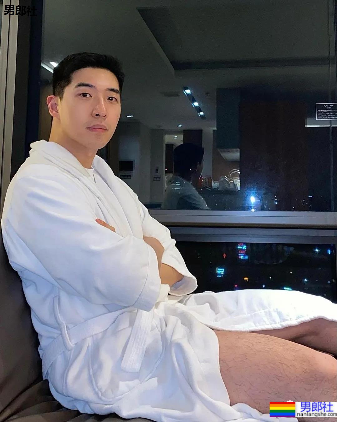 186CM男模摘掉口罩被嘲太丑,现在的颜值标准真的好高啊? - 51虹马 186CM男模摘掉口罩被嘲太丑,现在的颜值标准真的好高啊? - 51虹马