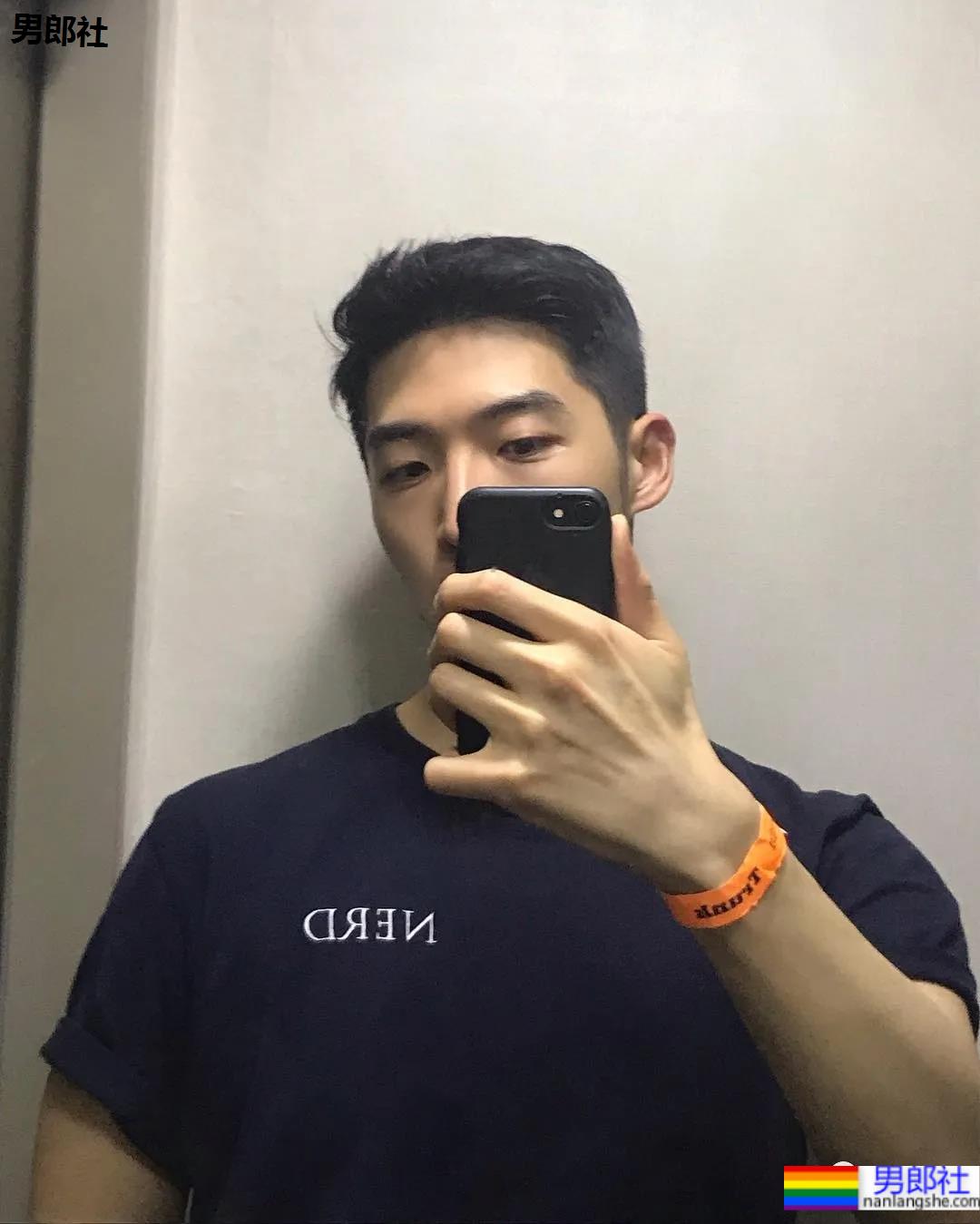 186CM男模摘掉口罩被嘲太丑,现在的颜值标准真的好高啊? - 51虹马 186CM男模摘掉口罩被嘲太丑,现在的颜值标准真的好高啊? - 51虹马