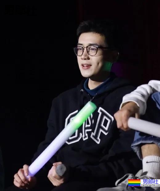 大呼救命！这00后小奶狗的酒窝也太好看了吧！-51虹马