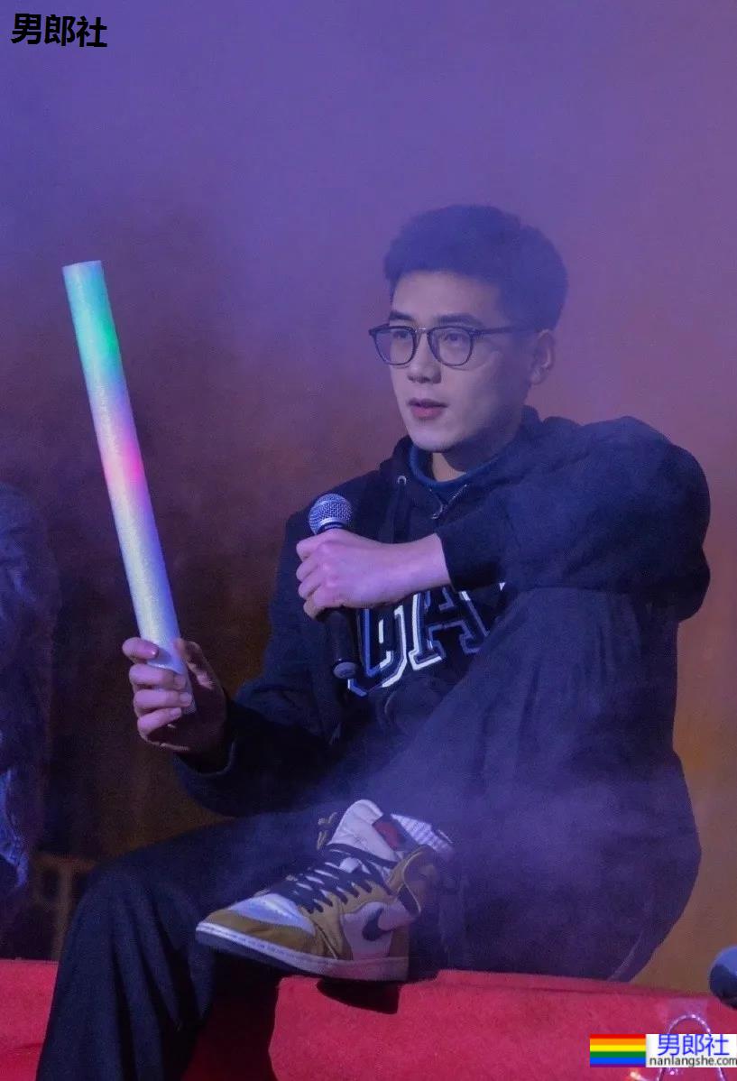 大呼救命！这00后小奶狗的酒窝也太好看了吧！ - 51虹马