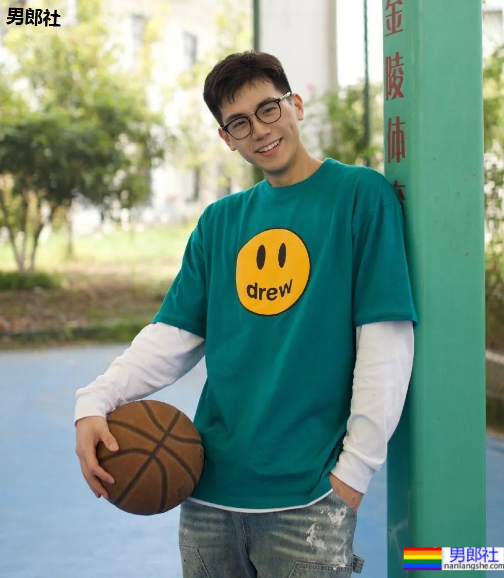 大呼救命！这00后小奶狗的酒窝也太好看了吧！ - 51虹马