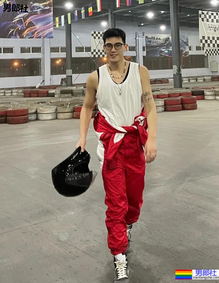 大呼救命！这00后小奶狗的酒窝也太好看了吧！ - 51虹马