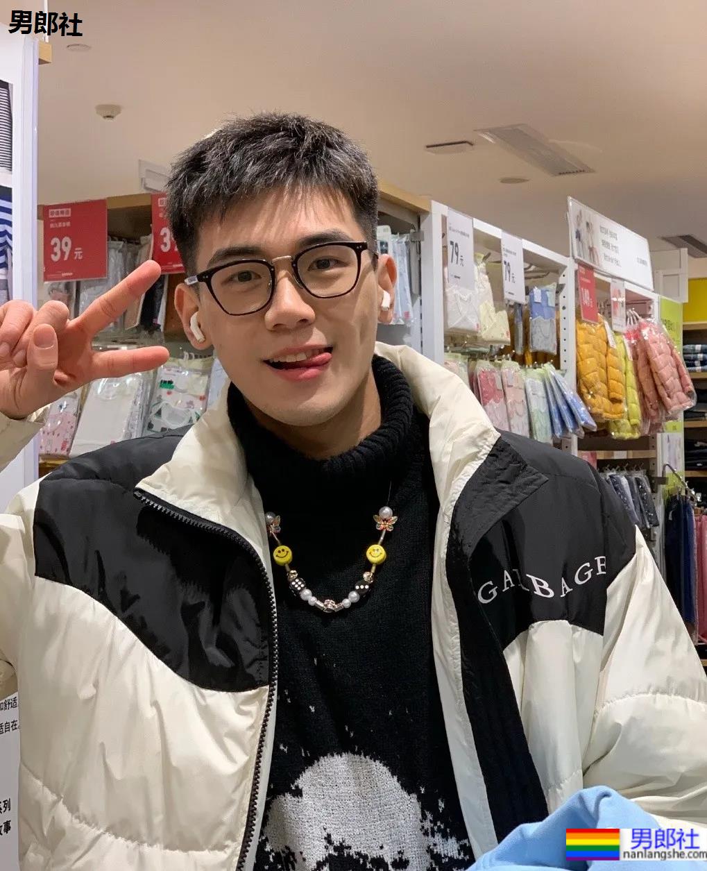 大呼救命！这00后小奶狗的酒窝也太好看了吧！ - 51虹马