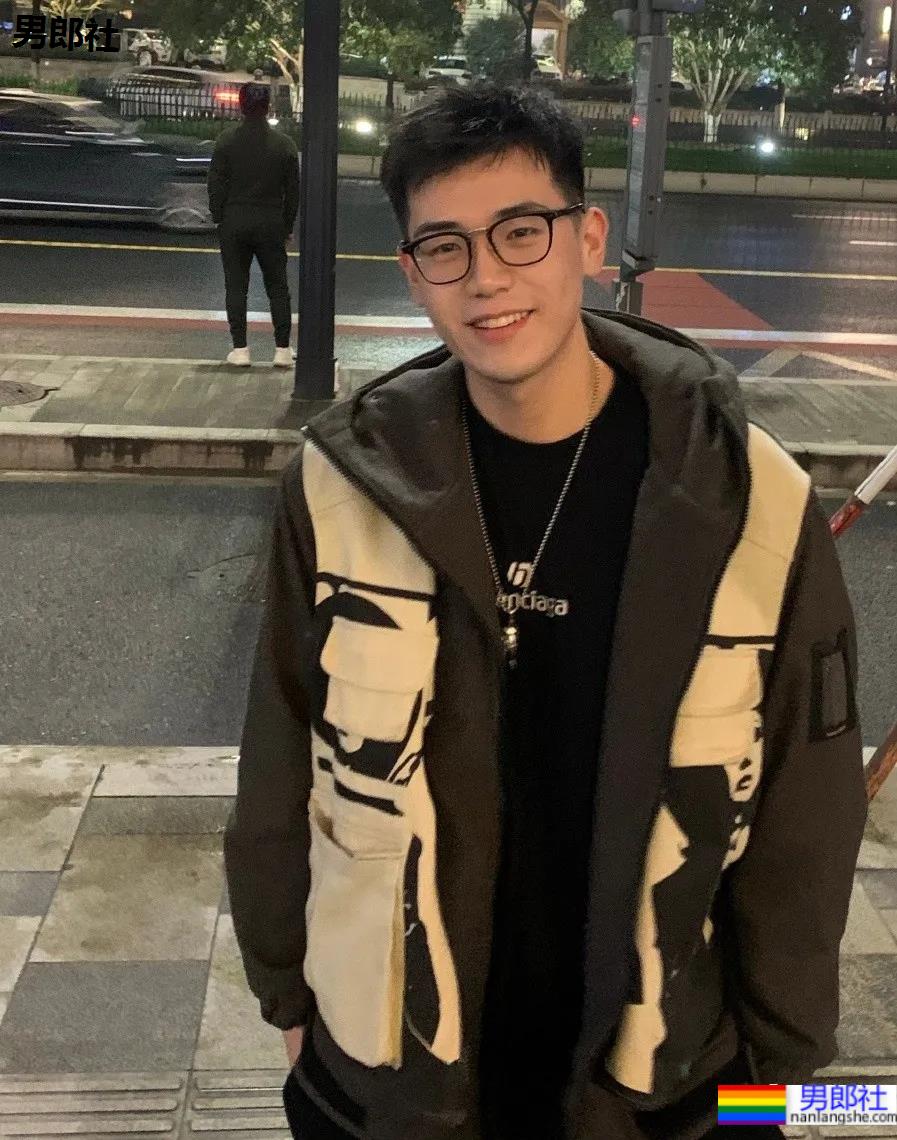 大呼救命！这00后小奶狗的酒窝也太好看了吧！ - 51虹马