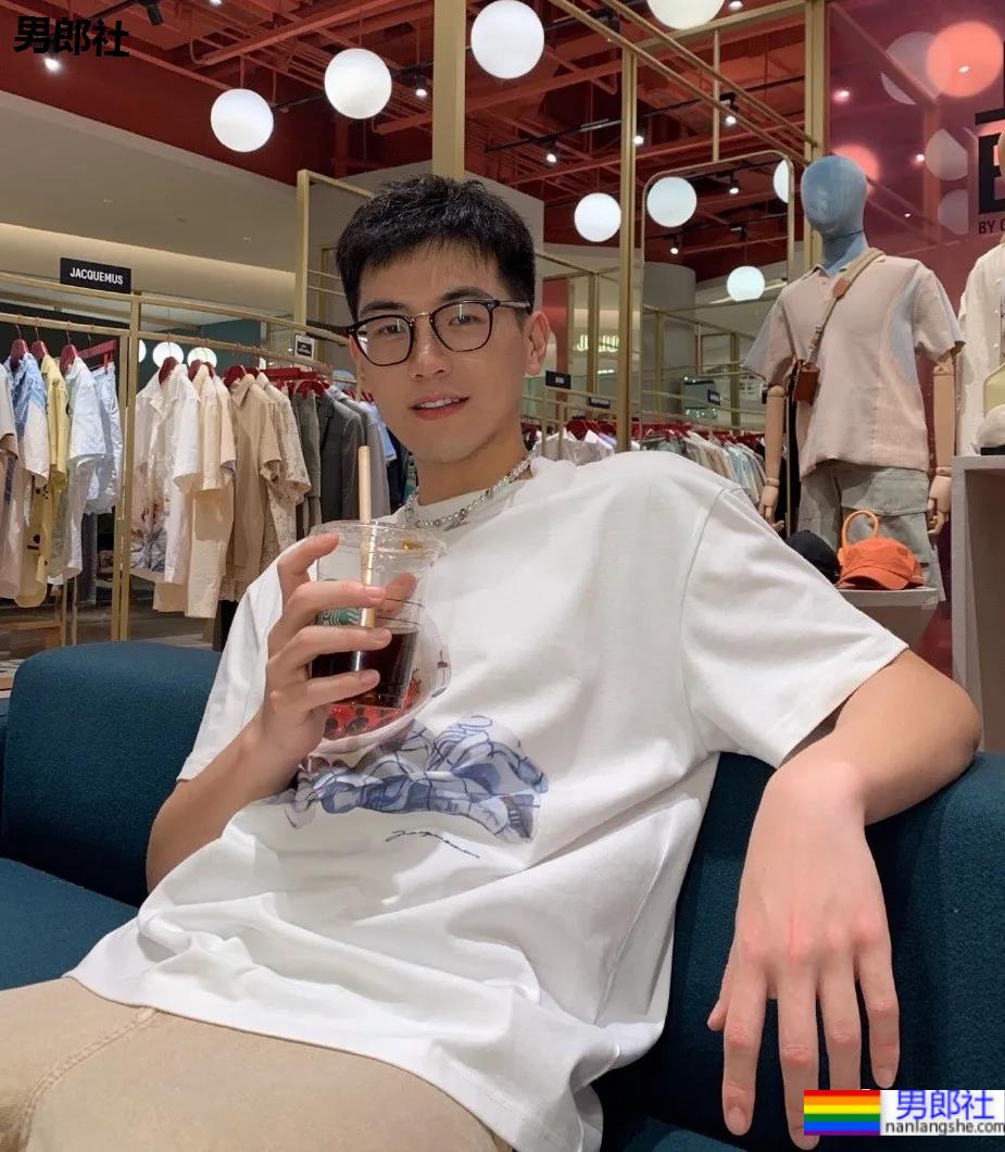 大呼救命！这00后小奶狗的酒窝也太好看了吧！ - 51虹马