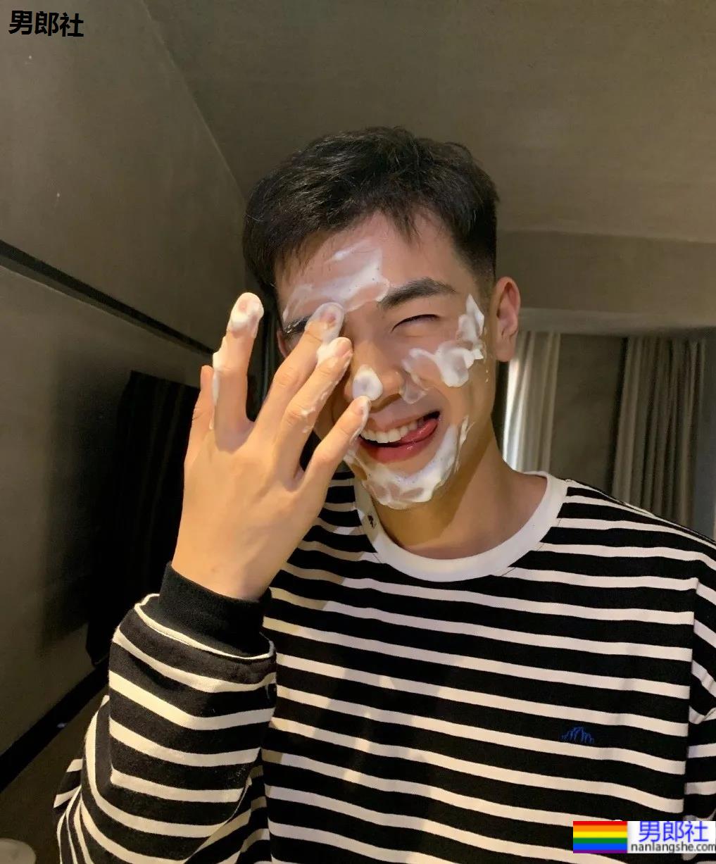 大呼救命！这00后小奶狗的酒窝也太好看了吧！ - 51虹马