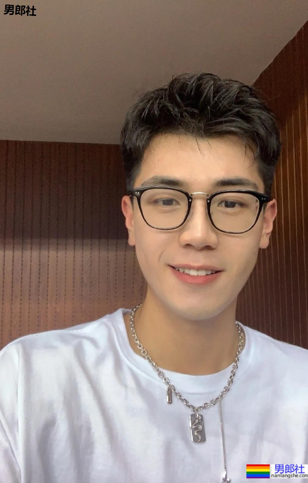 大呼救命！这00后小奶狗的酒窝也太好看了吧！ - 51虹马