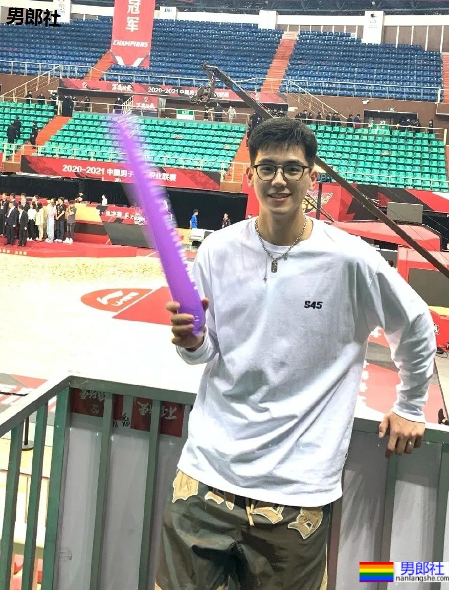 大呼救命！这00后小奶狗的酒窝也太好看了吧！ - 51虹马