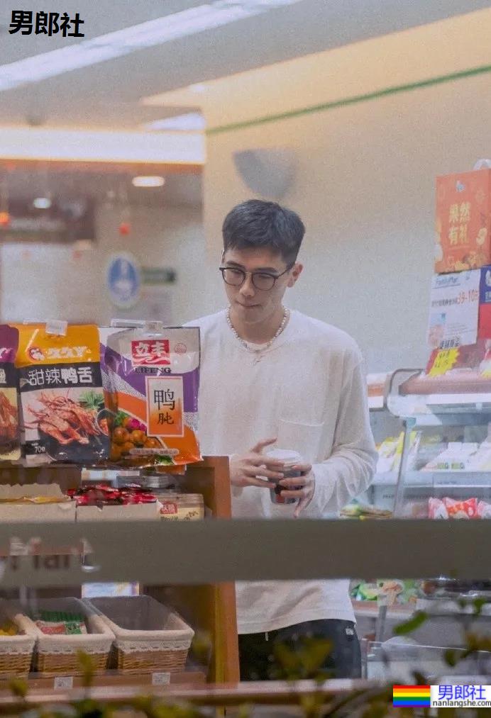 大呼救命！这00后小奶狗的酒窝也太好看了吧！ - 51虹马