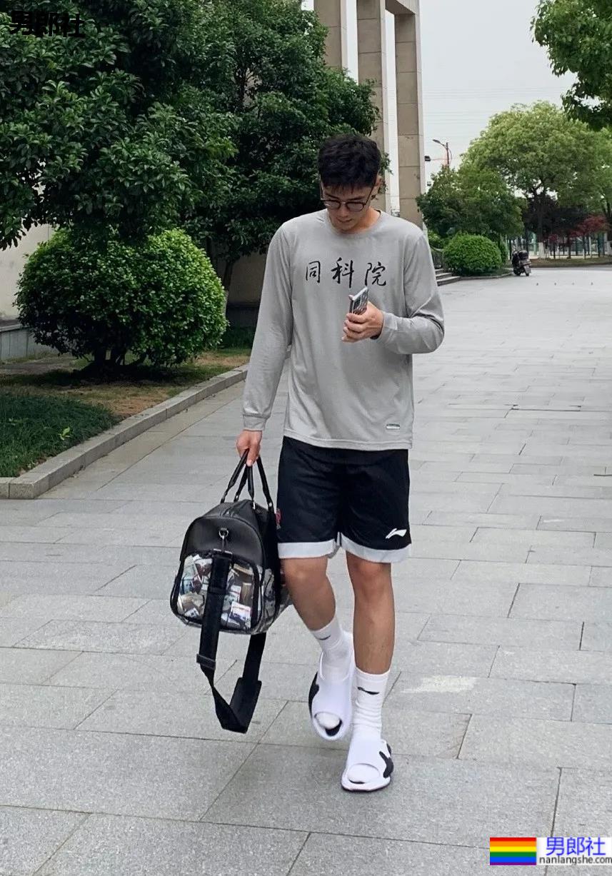 大呼救命！这00后小奶狗的酒窝也太好看了吧！ - 51虹马