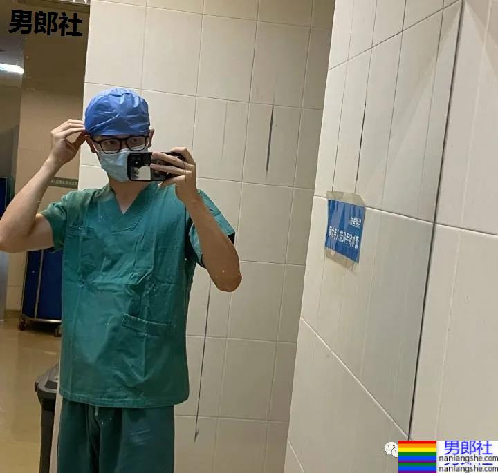 广州学医的篮球小哥哥太惹火！不穿衣服的自拍真真好看 - 51虹马