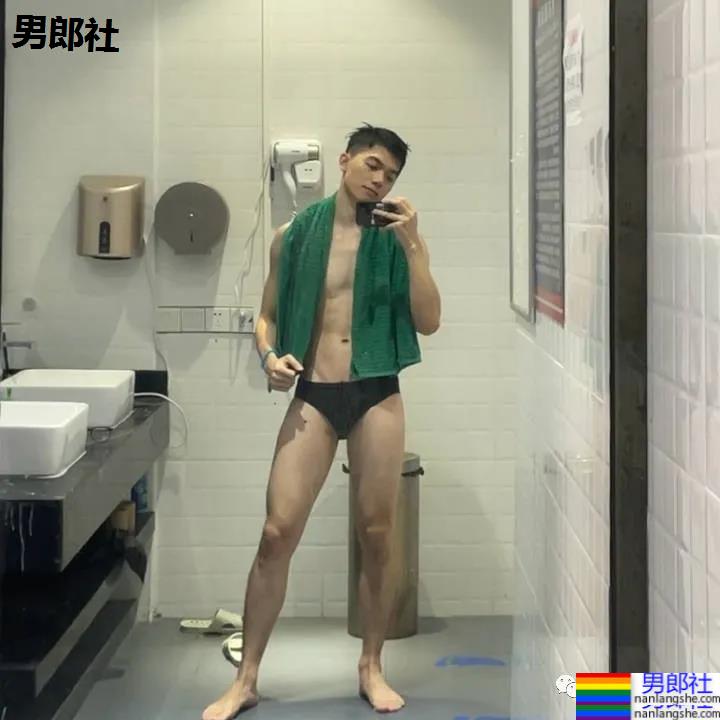 广州学医的篮球小哥哥太惹火！不穿衣服的自拍真真好看 - 51虹马