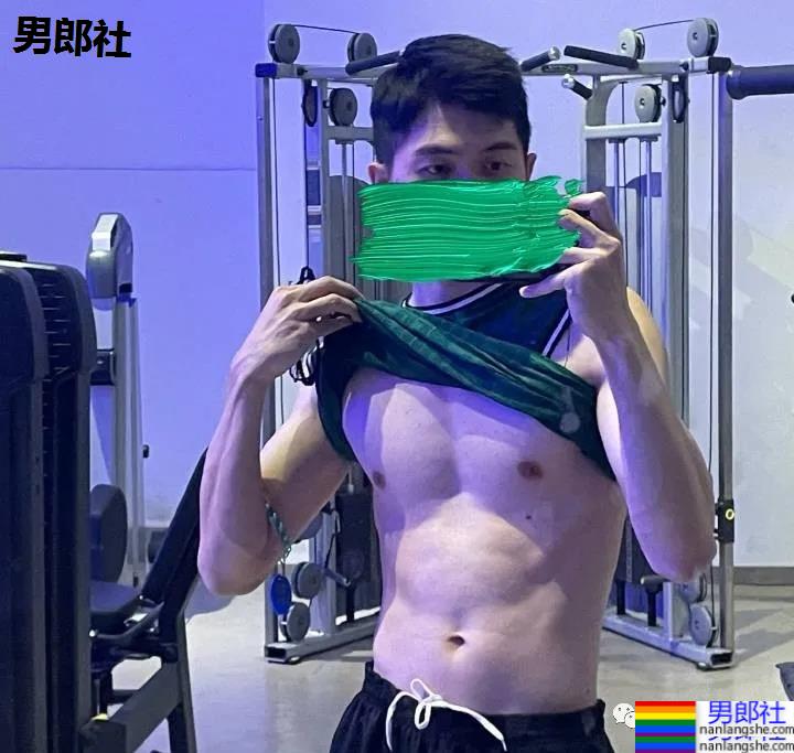 广州学医的篮球小哥哥太惹火！不穿衣服的自拍真真好看 - 51虹马