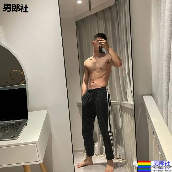 广州学医的篮球小哥哥太惹火！不穿衣服的自拍真真好看 - 51虹马