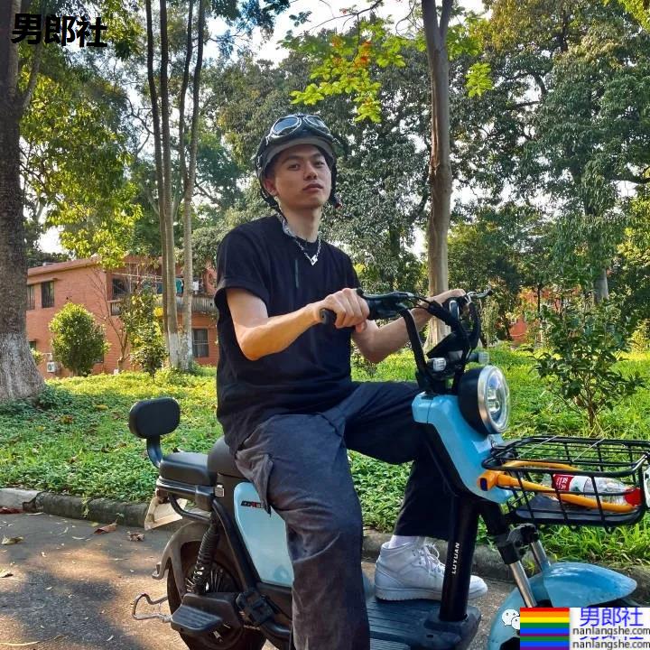 广州学医的篮球小哥哥太惹火！不穿衣服的自拍真真好看 - 51虹马