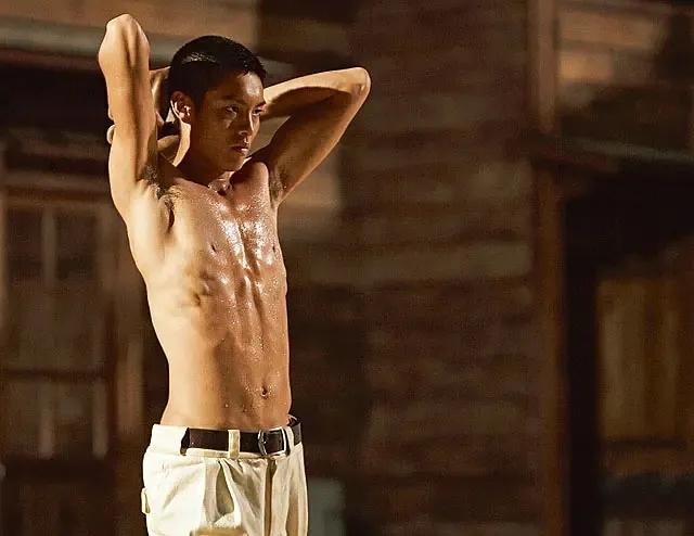 被小S检查腹肌的棒球体育生新剧火了!网友:身材好到男的都会沦陷! - 51虹马 被小S检查腹肌的棒球体育生新剧火了!网友:身材好到男的都会沦陷! - 51虹马