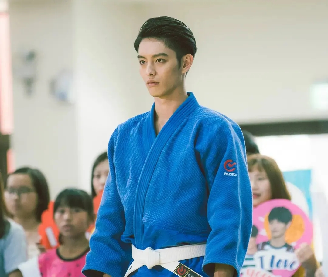 被小S检查腹肌的棒球体育生新剧火了!网友:身材好到男的都会沦陷! - 51虹马 被小S检查腹肌的棒球体育生新剧火了!网友:身材好到男的都会沦陷! - 51虹马