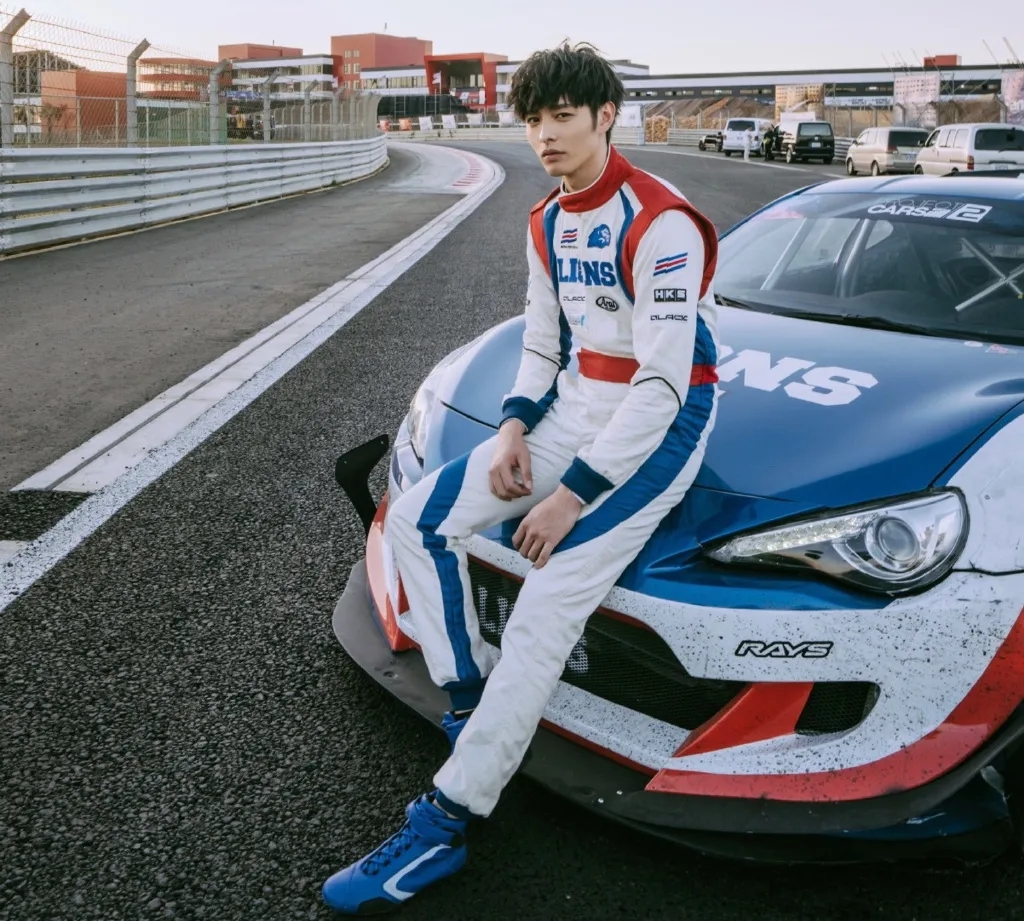 被小S检查腹肌的棒球体育生新剧火了!网友:身材好到男的都会沦陷! - 51虹马 被小S检查腹肌的棒球体育生新剧火了!网友:身材好到男的都会沦陷! - 51虹马