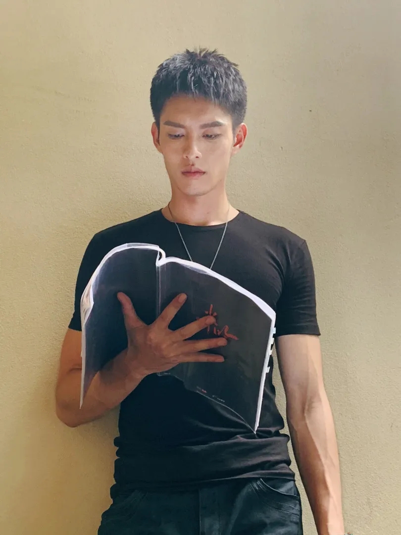 被小S检查腹肌的棒球体育生新剧火了!网友:身材好到男的都会沦陷! - 51虹马 被小S检查腹肌的棒球体育生新剧火了!网友:身材好到男的都会沦陷! - 51虹马