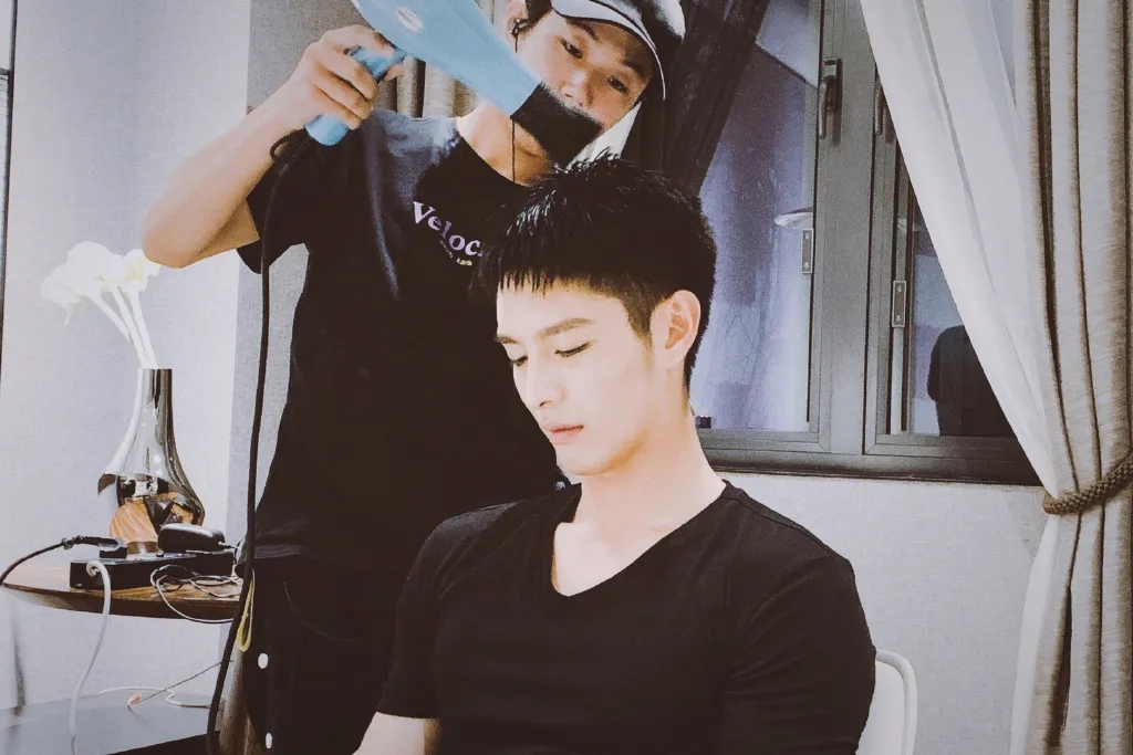 被小S检查腹肌的棒球体育生新剧火了!网友:身材好到男的都会沦陷! - 51虹马 被小S检查腹肌的棒球体育生新剧火了!网友:身材好到男的都会沦陷! - 51虹马