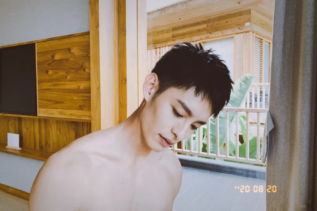 被小S检查腹肌的棒球体育生新剧火了!网友:身材好到男的都会沦陷! - 51虹马 被小S检查腹肌的棒球体育生新剧火了!网友:身材好到男的都会沦陷! - 51虹马