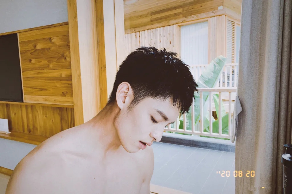 被小S检查腹肌的棒球体育生新剧火了!网友:身材好到男的都会沦陷! - 51虹马 被小S检查腹肌的棒球体育生新剧火了!网友:身材好到男的都会沦陷! - 51虹马