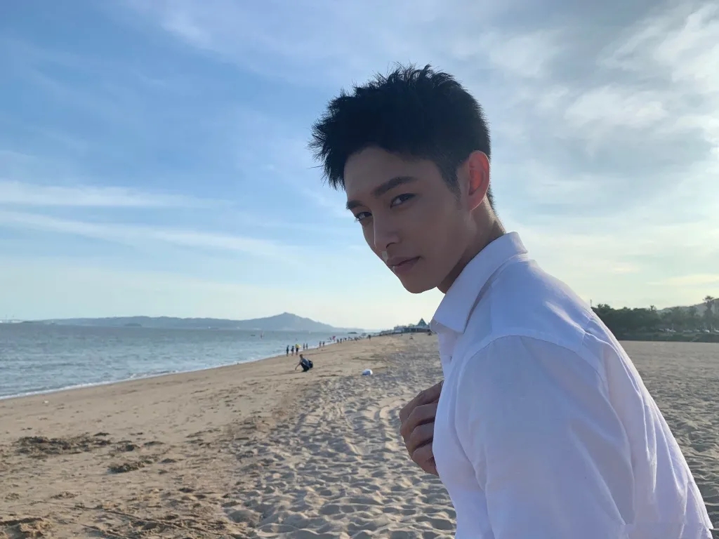 被小S检查腹肌的棒球体育生新剧火了!网友:身材好到男的都会沦陷! - 51虹马 被小S检查腹肌的棒球体育生新剧火了!网友:身材好到男的都会沦陷! - 51虹马