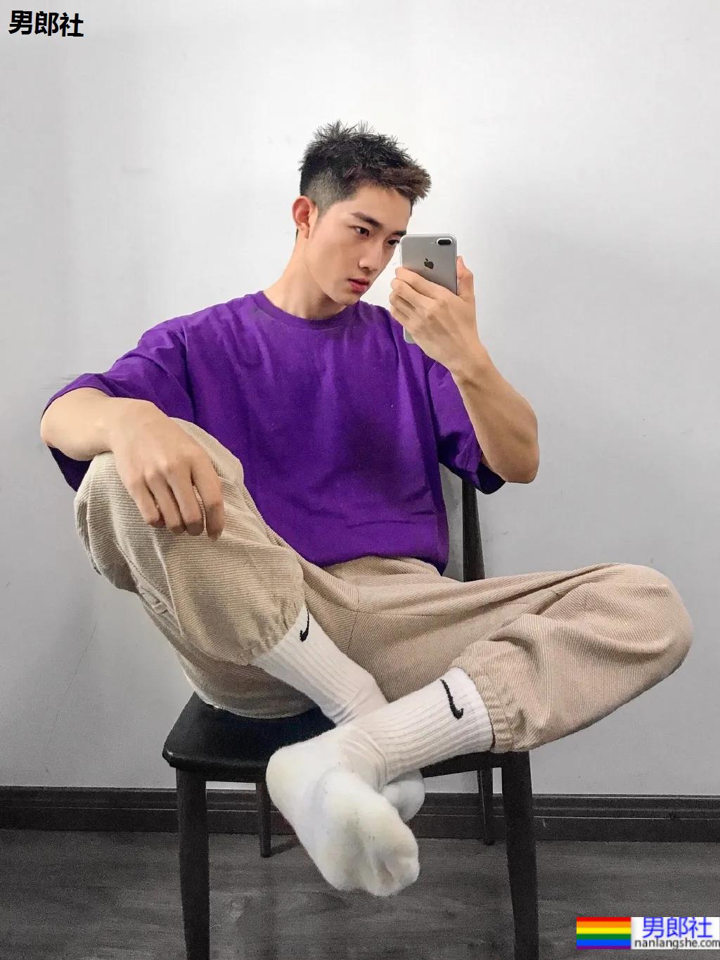 篮球服小哥哥，大长腿颜值可 - 51虹马