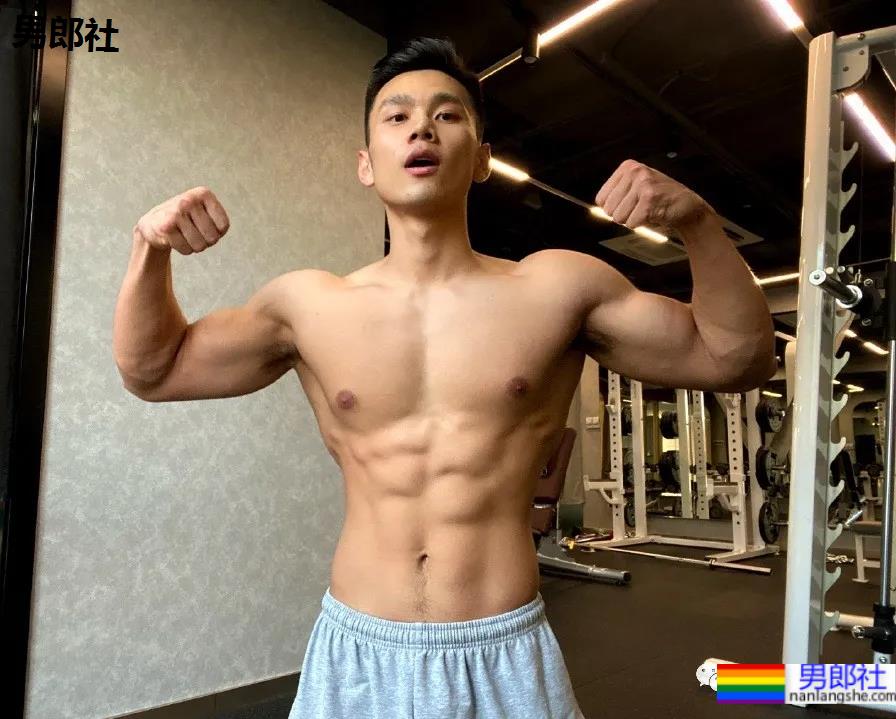 李宁的新模特火了，188CM山东小哥就是一“翘屁嫩男”！ - 51虹马