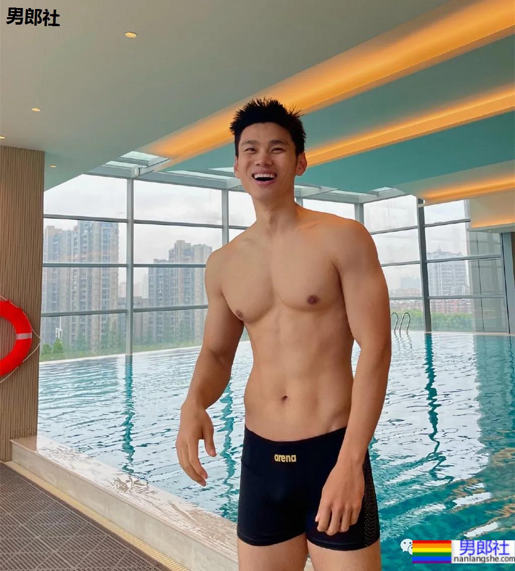 李宁的新模特火了，188CM山东小哥就是一“翘屁嫩男”！ - 51虹马