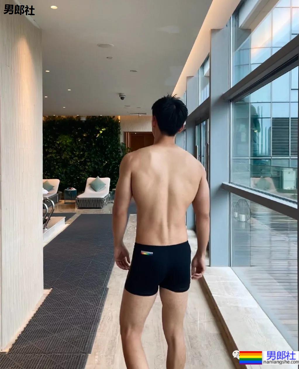 李宁的新模特火了，188CM山东小哥就是一“翘屁嫩男”！ - 51虹马