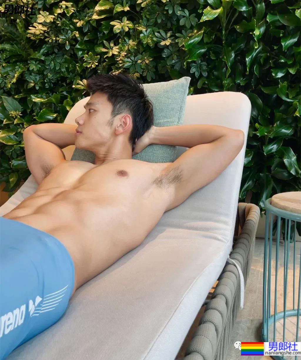 李宁的新模特火了，188CM山东小哥就是一“翘屁嫩男”！ - 51虹马