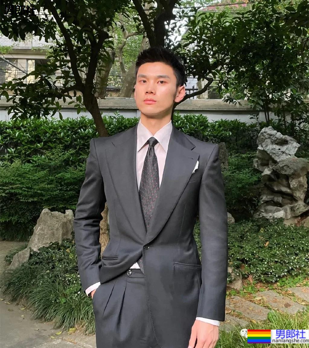 李宁的新模特火了，188CM山东小哥就是一“翘屁嫩男”！ - 51虹马