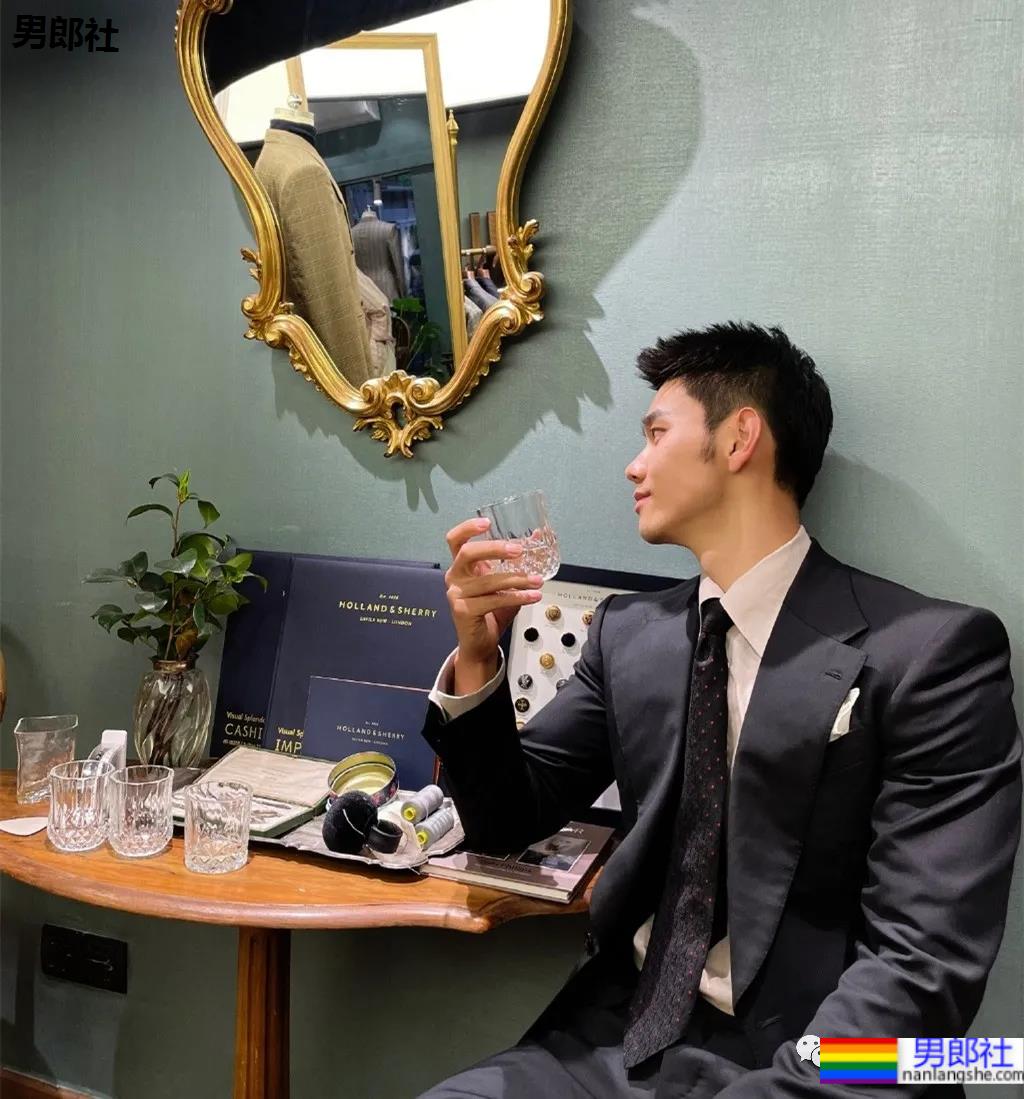 李宁的新模特火了，188CM山东小哥就是一“翘屁嫩男”！ - 51虹马