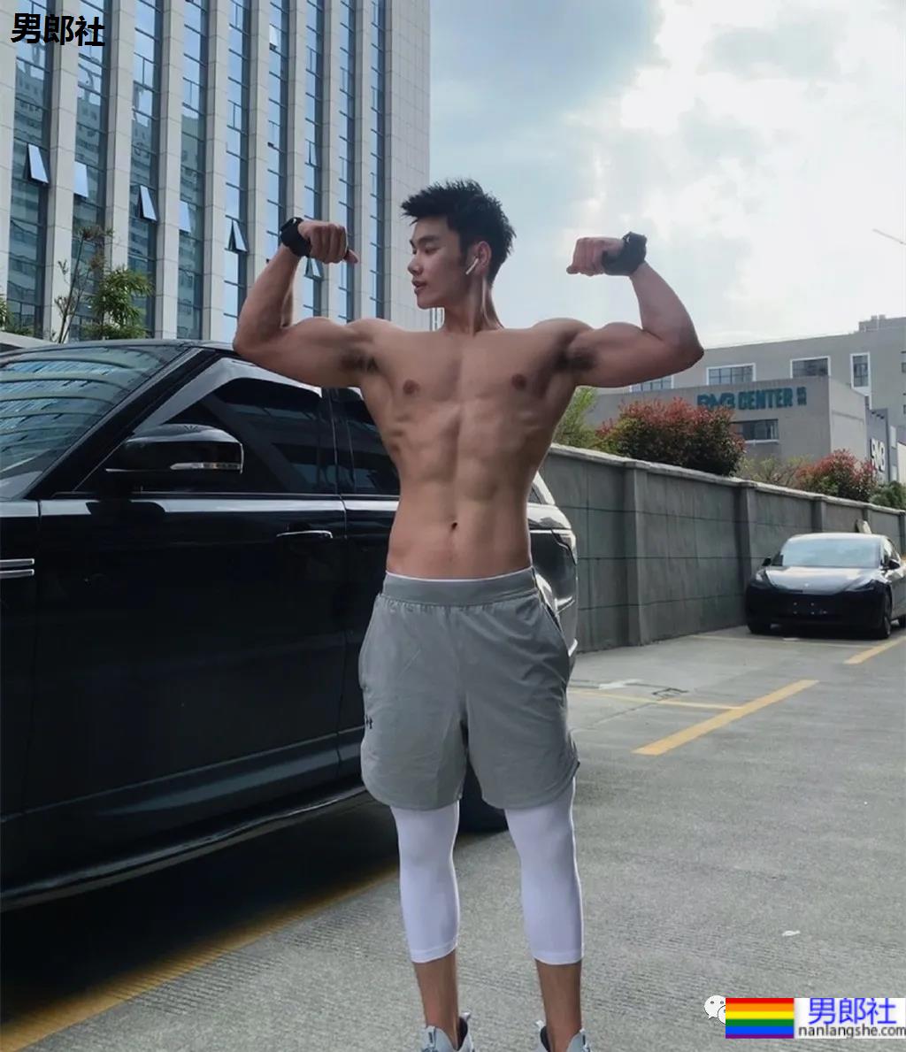 李宁的新模特火了，188CM山东小哥就是一“翘屁嫩男”！ - 51虹马