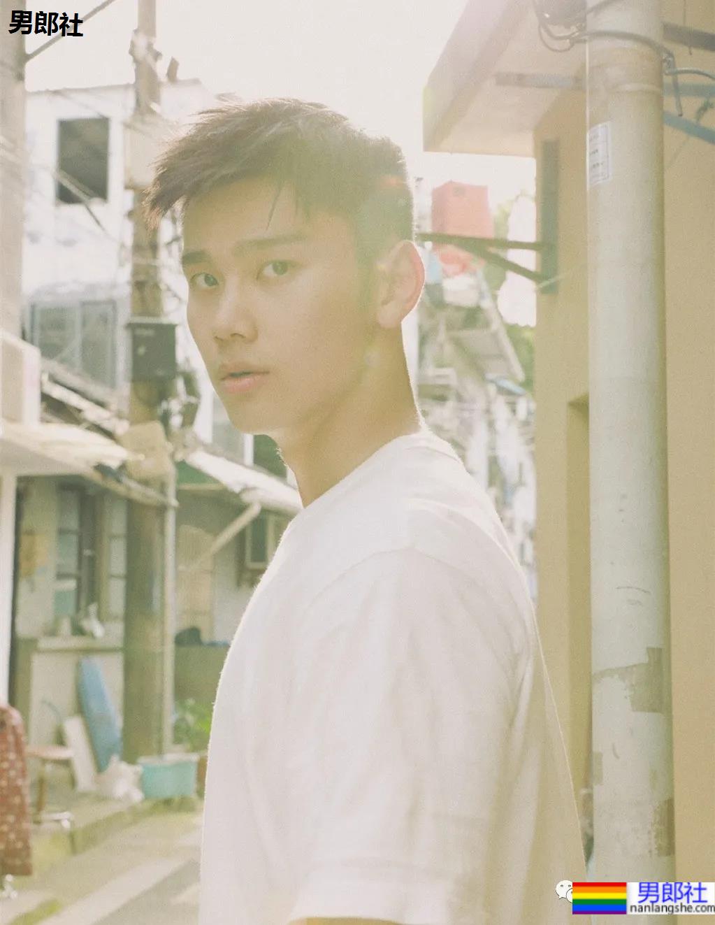 李宁的新模特火了，188CM山东小哥就是一“翘屁嫩男”！ - 51虹马