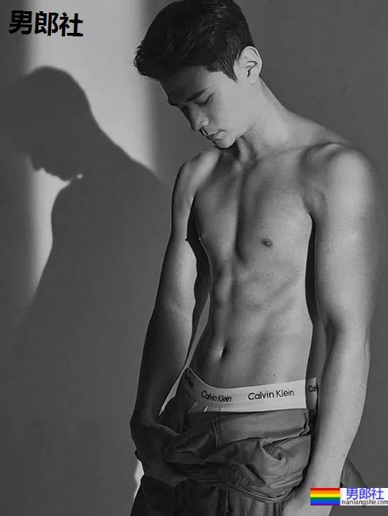 189CM咖啡师小哥撞脸龚俊？拍CK内裤照遭Diss！ - 51虹马