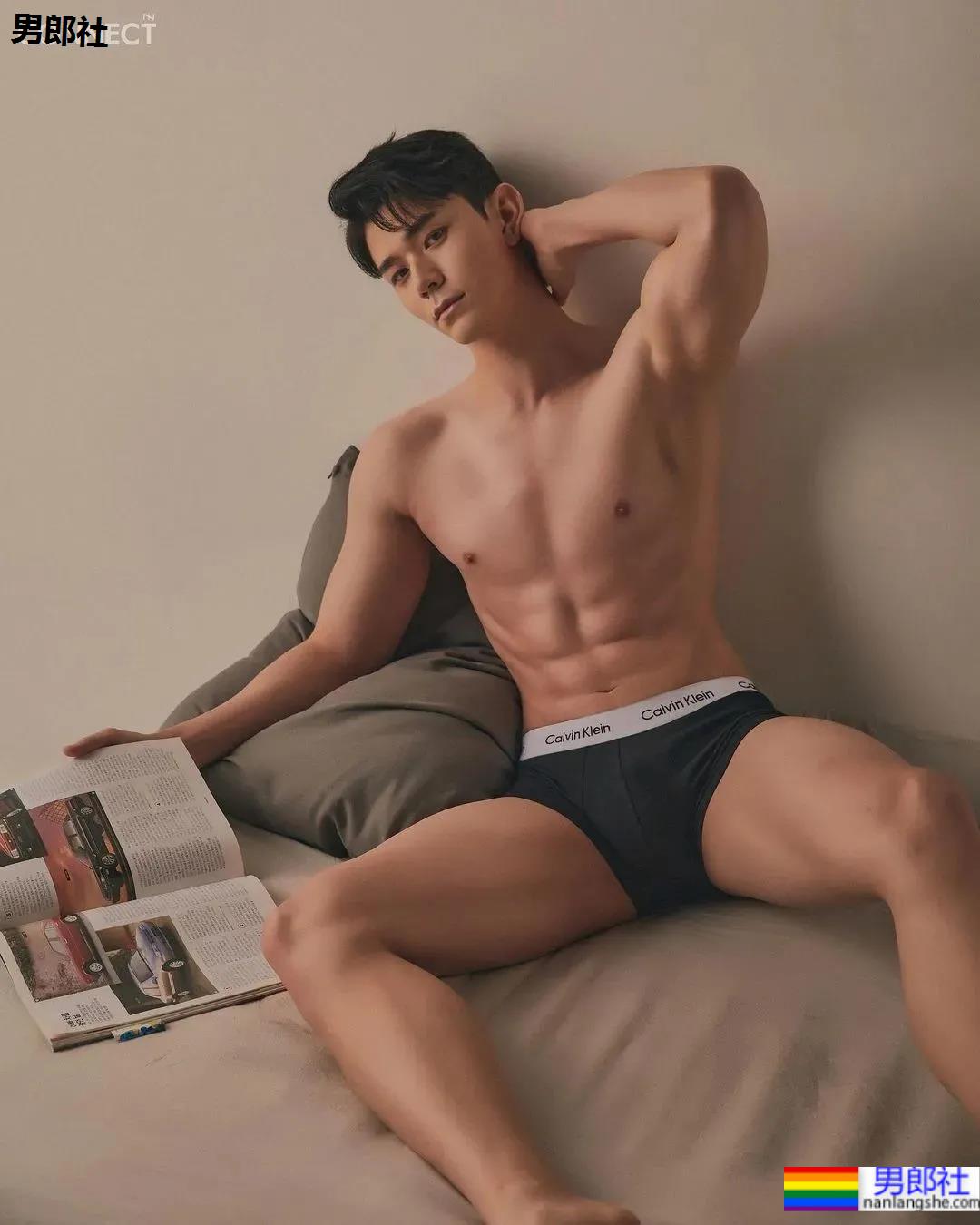189CM咖啡师小哥撞脸龚俊？拍CK内裤照遭Diss！ - 51虹马
