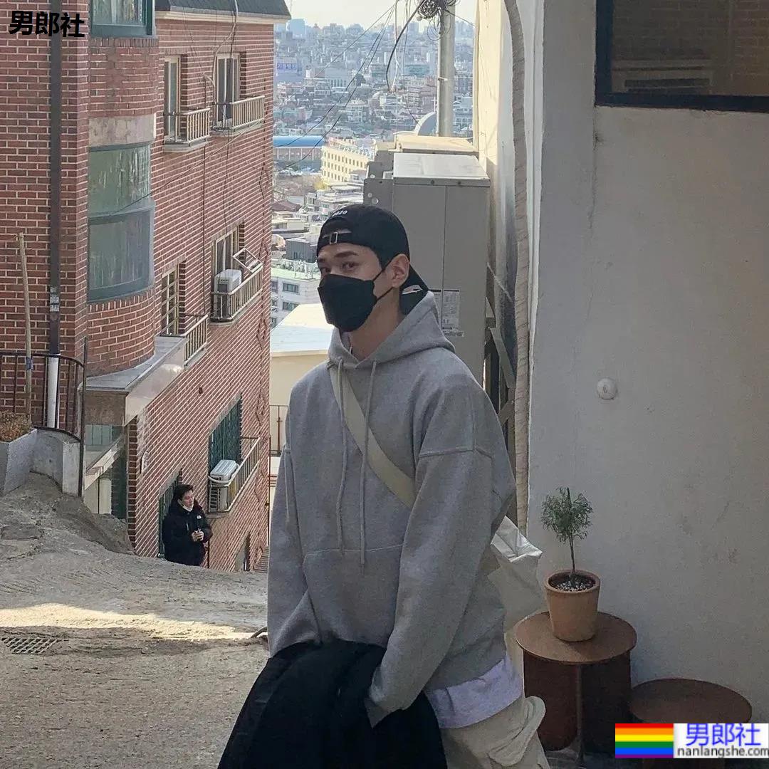 189CM咖啡师小哥撞脸龚俊？拍CK内裤照遭Diss！ - 51虹马