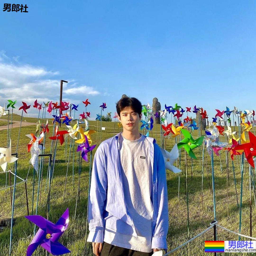 189CM咖啡师小哥撞脸龚俊？拍CK内裤照遭Diss！ - 51虹马